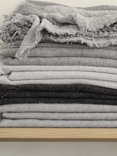 כרבולית אפור פחם צמר בשילוב קשמיר THROW merino
