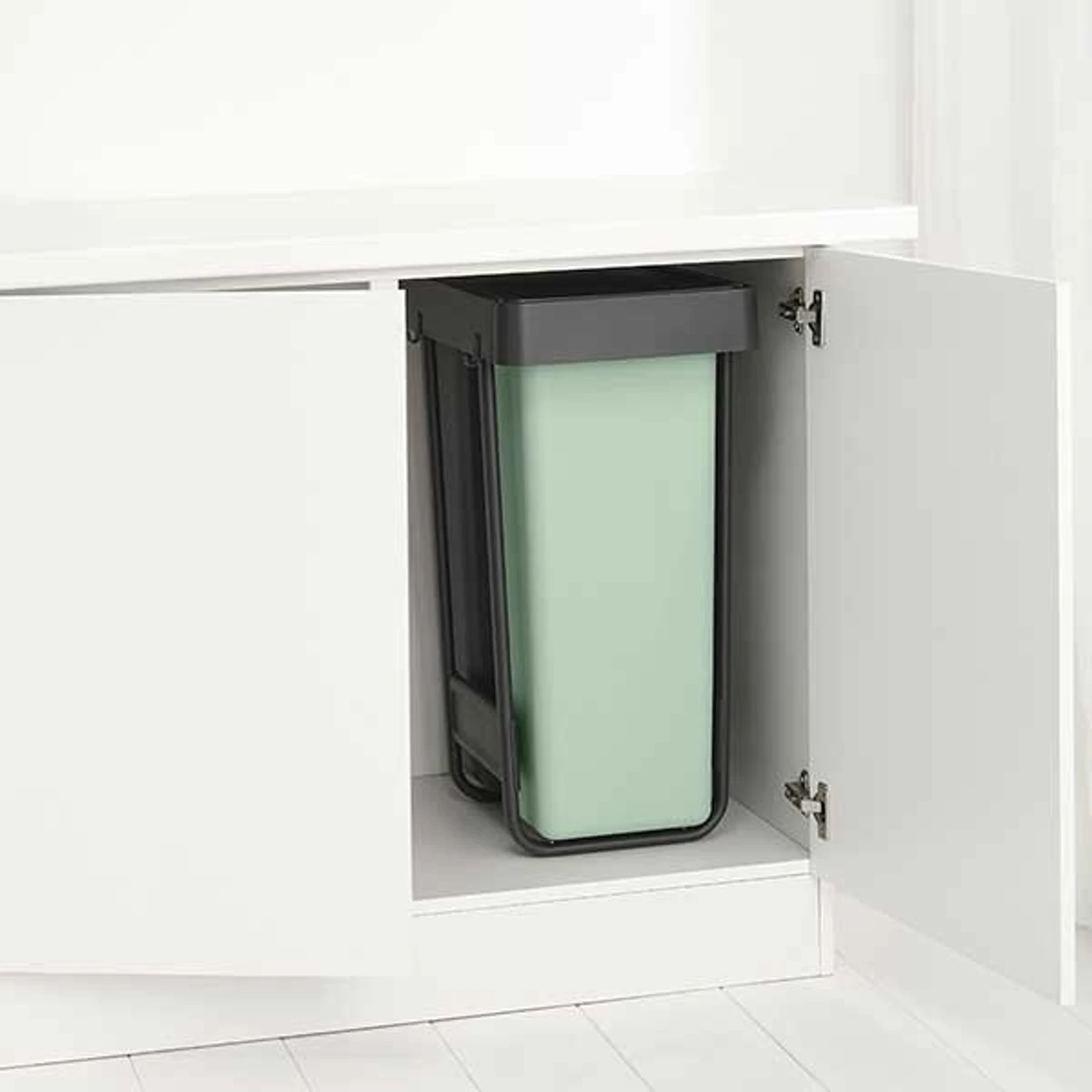 סט SORT GO Brabantia 60 ליטר &mdash; תצוגת שני הפחים הגדולים בצבעי אפור וירוק