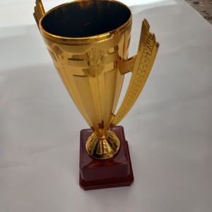 גביע  גודל 24 ס"מ  - גביע דמוי זהב פרסים לטורנירי ספורט ותחרויות