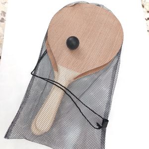 מטקות עץ איכותי וכדור לחוף הים