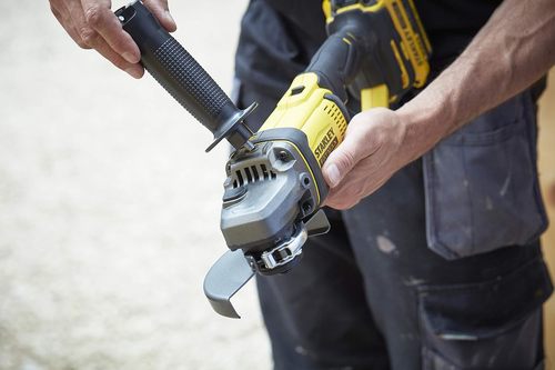 משחזת זווית נטענת 18V 125 מ״מ STANLEY FATMAX V20 | גוף בלבד | דגם SFMCG400B