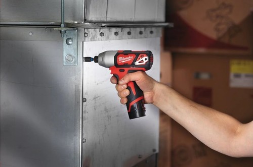 מברגת אימפקט 12V נטענת + 2 סוללות 2Ah מטען ומזוודת נשיאה