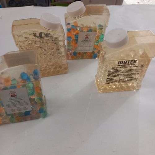 כדורי ג'ל  צבע לבן בקופסה