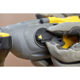 פטישון SDS-Plus נטען בראשלס 18V 2.0J STANLEY FATMAX V20 | גוף בלבד | דגם SFMCH900B