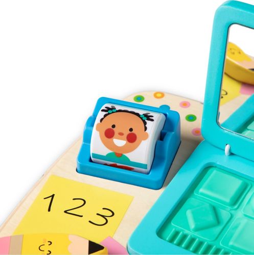 לוח פעילות עבודה ומשחק שולחני מעץ מלא עם ידית נשיאה ומגוון פעילויות