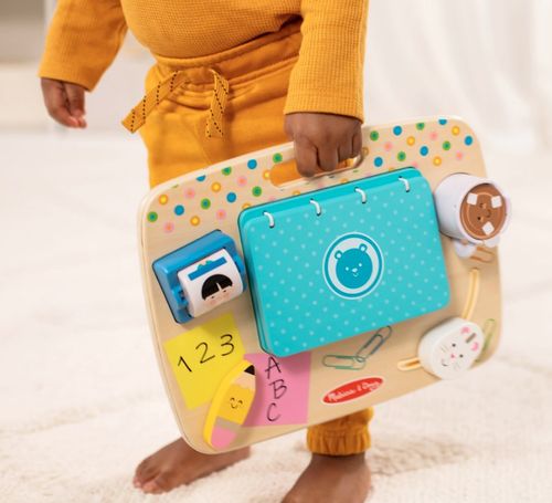 לוח פעילות עבודה ומשחק שולחני מעץ מלא עם ידית נשיאה ומגוון פעילויות