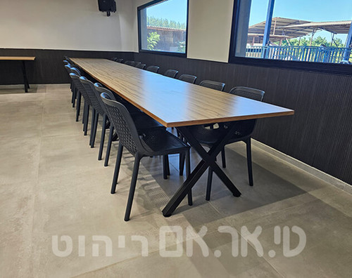 שולחנות עם רגל בסיס דגם איקס