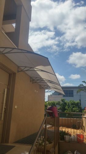 גגון כניסה , גגון דלת , גגון גשם , מדגם PERGUROOF גל ,זרועות פוליפרופילן החל מ 250 ש