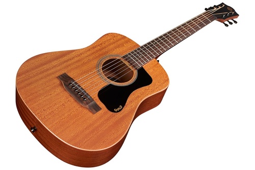 זוית נוספת Guild Travel Mahogany Acoustic Guitar