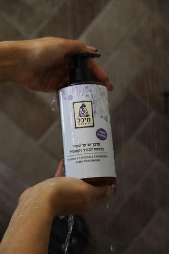 מרכך שיער טבעי ועשיר בניחוח לבנדר וקמומיל
