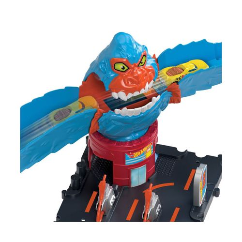 הרחבת מסלול תחנת דלק גורילה תוקפת