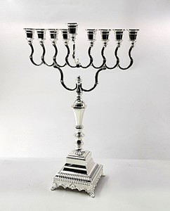 חנוכיה כסף