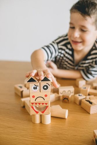 50 קוביות עץ – קוביות רגשות