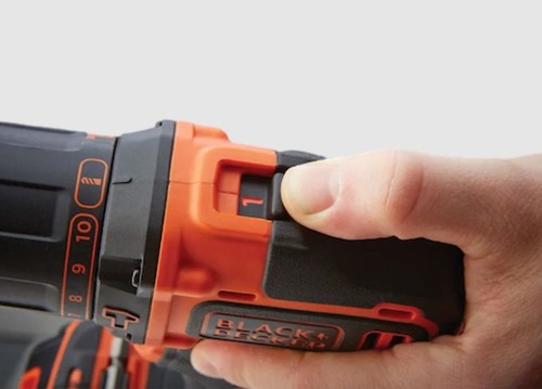 מארז מקדחת פטיש 18V עם 2 סוללות ו-80 אביזרים Black+Decker BDC718AS2F-QW