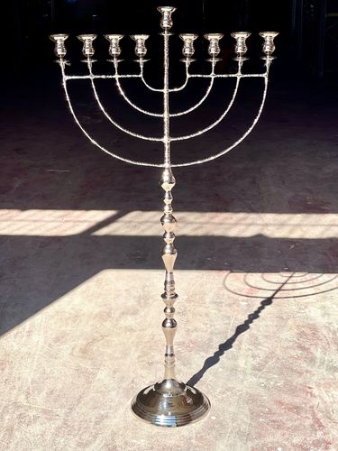 חנוכיה גדולה ויוקרתית