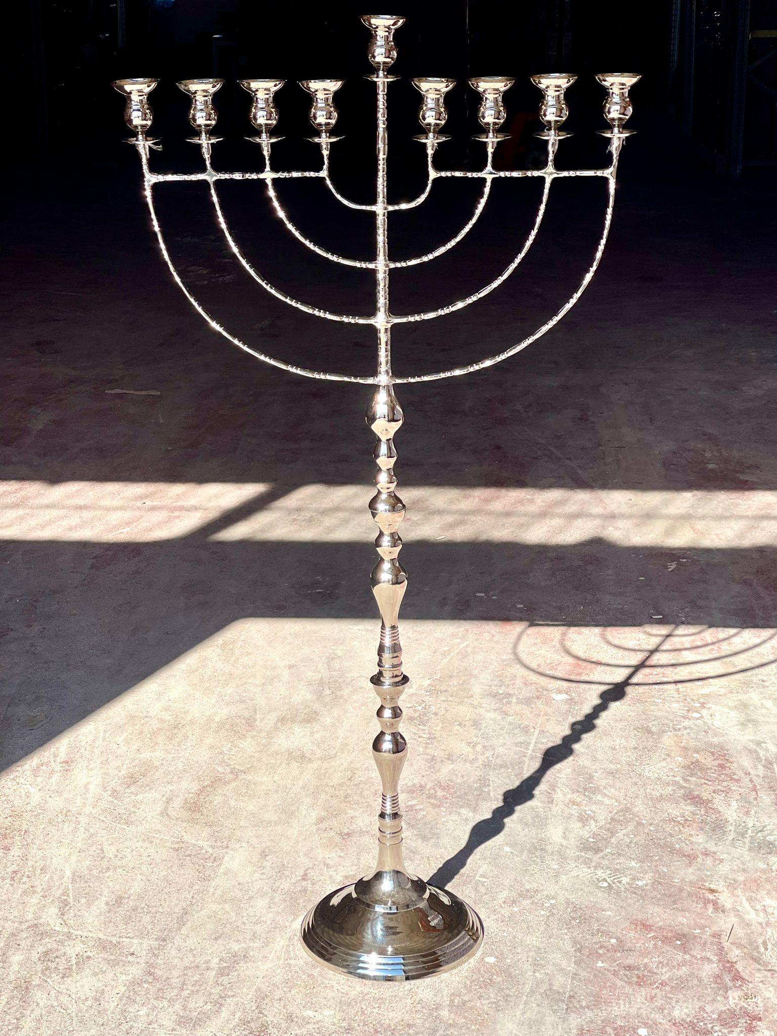 חנוכיה גדולה ויוקרתית