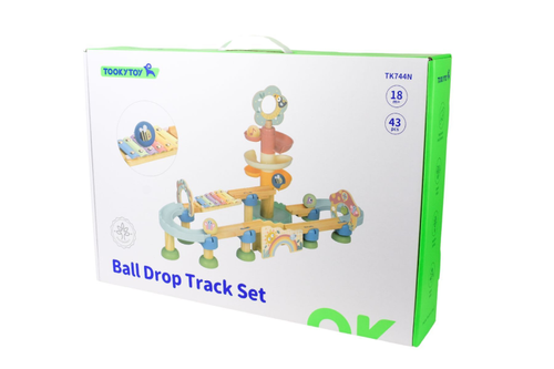 מסלול כדורים ענק מעץ