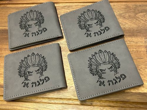 ארנק עור  עם חריטה של סמל יחידה