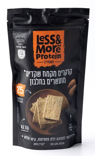 קרקרים מקמח שקדים מועשרים בחלבון
