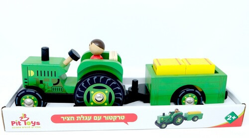 טרקטור עץ עם עגלת חציר