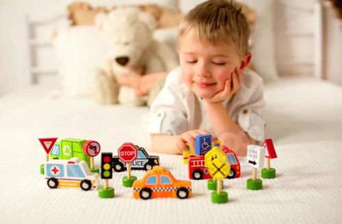 סט מכוניות ותמרורים ססגוני מעץ