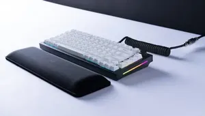 מקלדת גיימינג מכנית Glorious GMMK PRO 75% Pre-Built ISO שחור