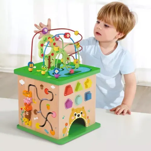 קוביית פעילות ענקית מעץ