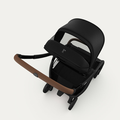 עגלת תינוק אירון Aeron צבע שחור ידית חומה Black