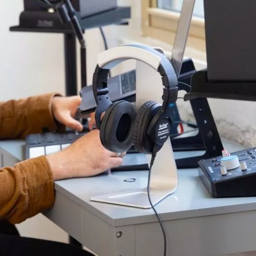 זוית נוספת On Stage HH7000 Headphone Hanger