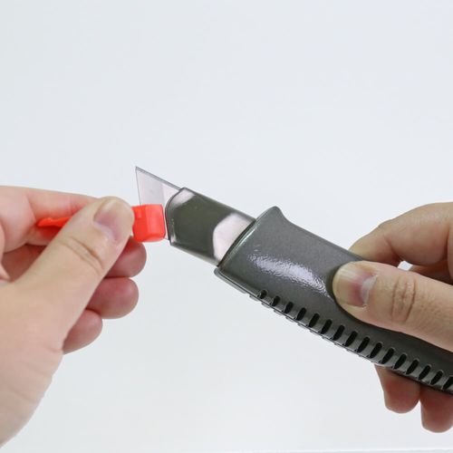 סכין חיתוך מקצועית L-500GP SCREW STOPPER