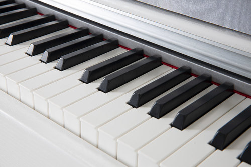 פסנתר חשמלי רהיט UP-355 עם 88 קלידים שקולים מנגנון פטישי ו- BLUETOOTH מבית GEWA (Germany)