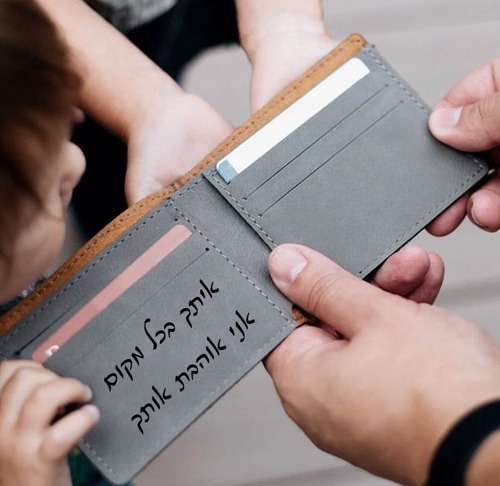 ארנק עור  עם חריטה של תמונה