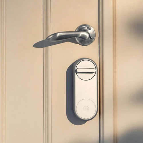 מנעול חכם Linus ערכת פרימיום הכולל קודן משולב טביעת אצבע | כסוף yale 01