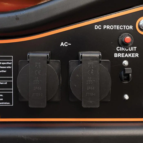 גנרטור 2200W מייצב מתח והתנעה חשמלית דגם TOGE2200ST
