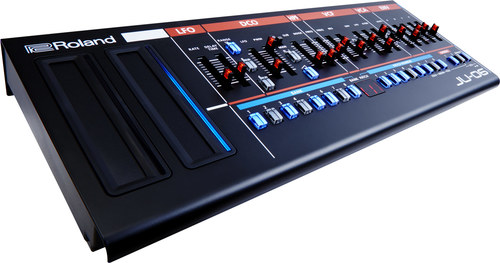 ***נמכר*** סינתסייזר Roland JU-06 - מהתצוגה