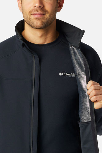 מעיל סופטשל שחור לגברים Titan Ridge 4 Hybrid מבית קולומביה COLUMBIA