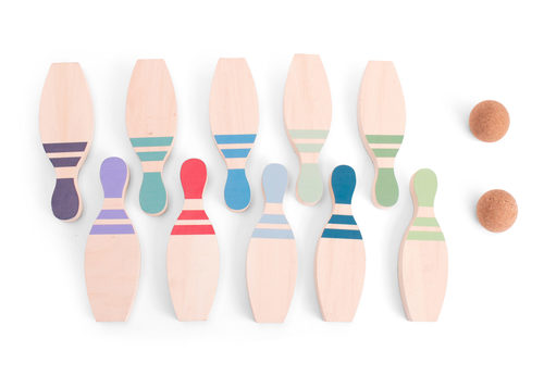 באולינג עץ! (10 פינים מעץ ו 2 כדורי שעם) מבית BS