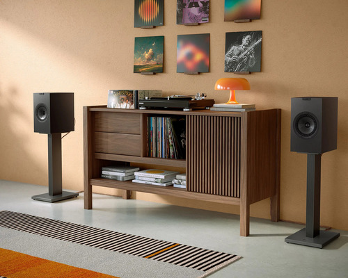 Kef Q1 Meta