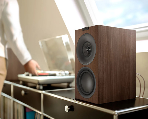 Kef Q1 Meta