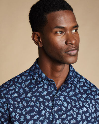 חולצת פולו -Performance Leaf Print Polo - French Blue