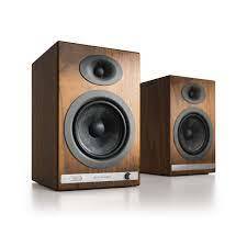 זוג רמקולים מוגברים אלחוטיים עם ממיר Audioengine HD5 DAC 