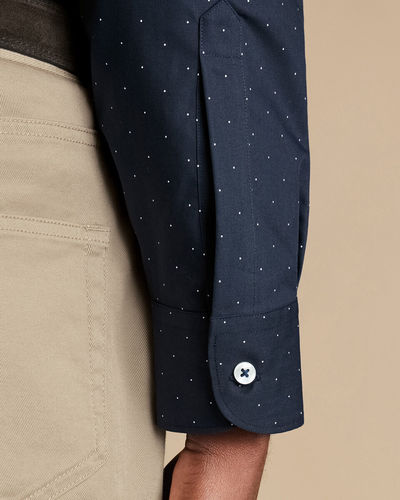 חולצה ללא צורך בגיהוץ גזרת קלאסיק Navy blue spot non-iron stretch print classic fit shirt