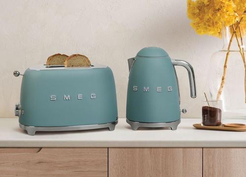סט קומקום ומצנם SMEG דגמים TSF01 ו KLF03 יוקרתי ומעוצב במגוון צבעים לבחירה!