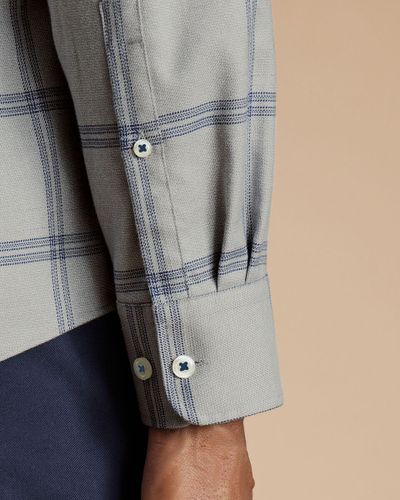 חולצה ללא צורך בגיהוץ גזרת סלים -Light grey large grid check non-iron twill slim fit shirt