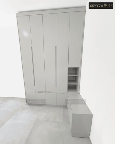ארון דלתות 013