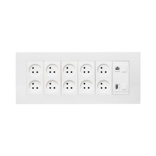 עמדת  HOME & OFFICE תחת הטיח 12 מודול, 10 שקעים ומתאם ג Nisko 
