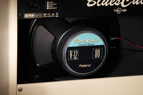 זוית נוספת Blues Cube Artist Roland