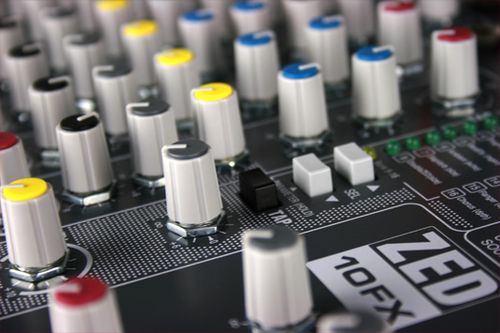 זוית נוספת Allen & Heath Zed-10FX Analog Mixer