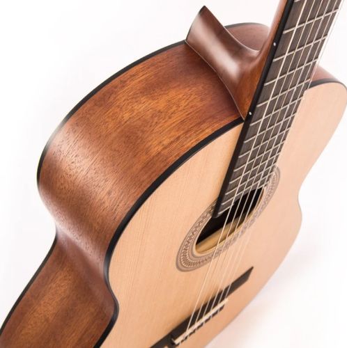 זוית נוספת Santos Martinez Principante 4/4 Size Classic Guitar