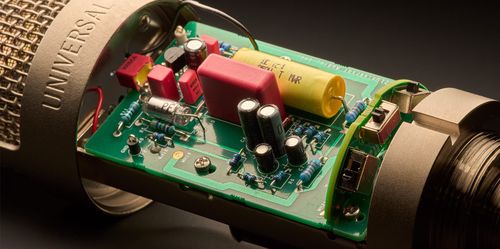 זוית נוספת Universal Audio Bock 187 FET Condenser Mic 